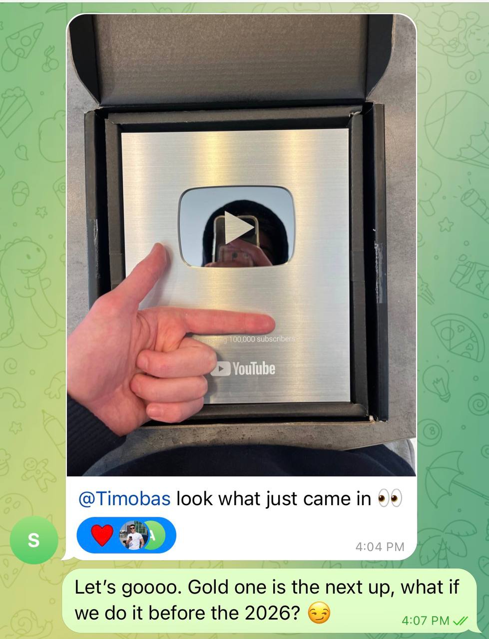 Silver Play Button unboxing photo